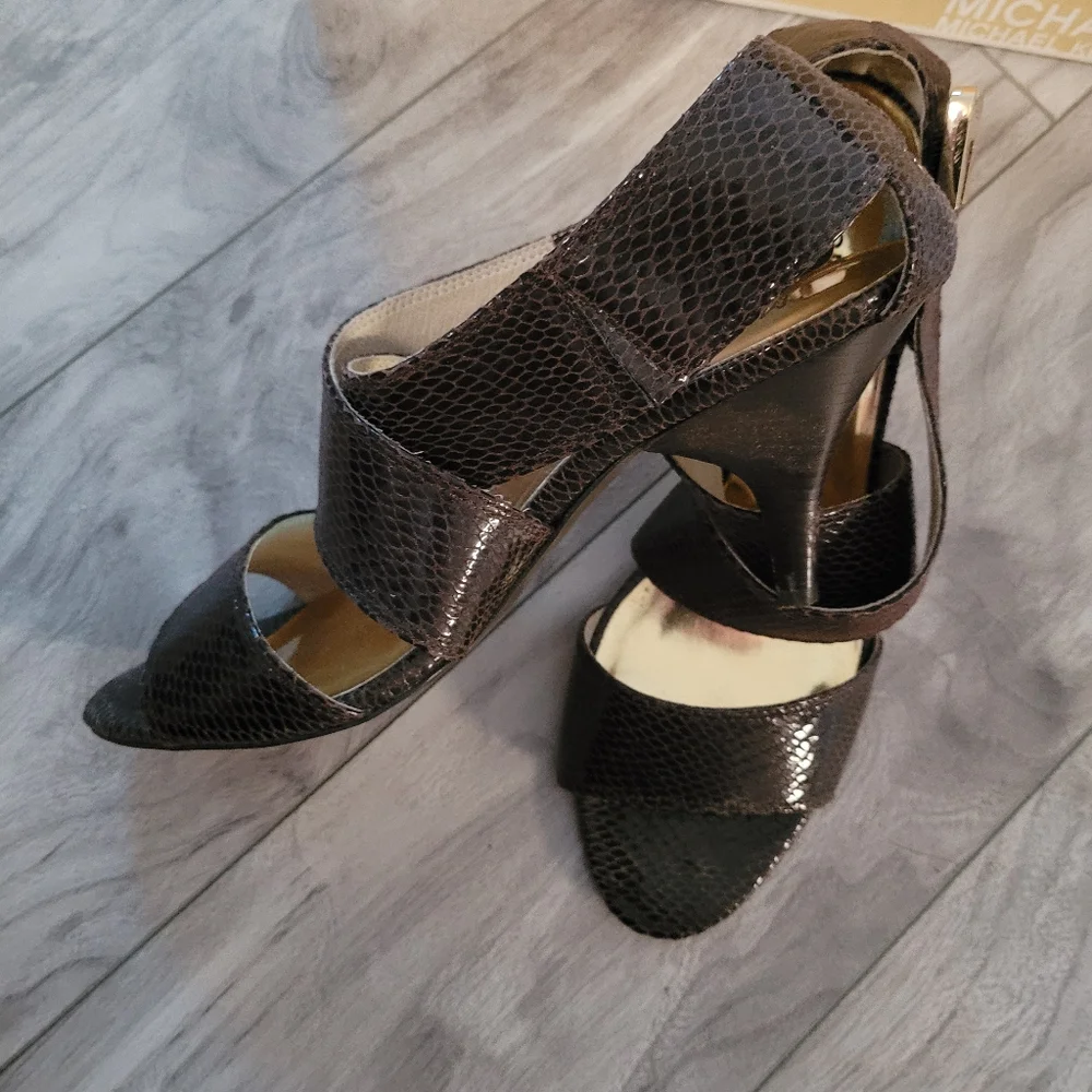 Michael Michael Kors Beverly Embossed Leather Sandals size 8.5M